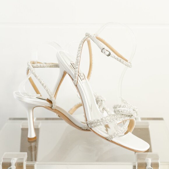 Badgley Mischka Effie White Satin Heels 8.5 Bow Women's Ankle Strap Sandal - Picture 5 of 16